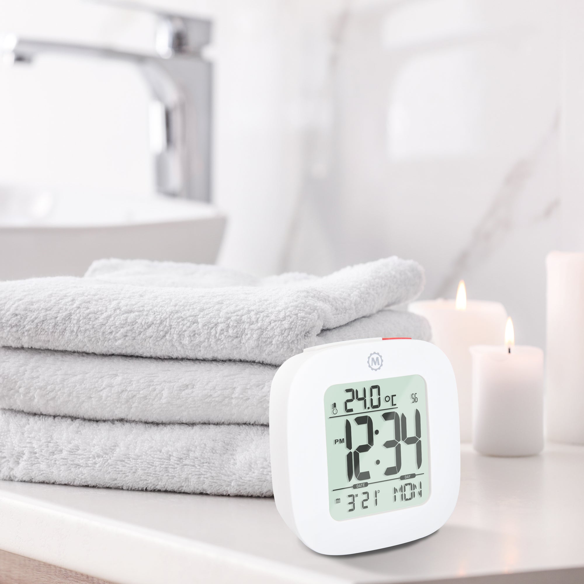 Reloj despertador compacto con temperatura y fecha