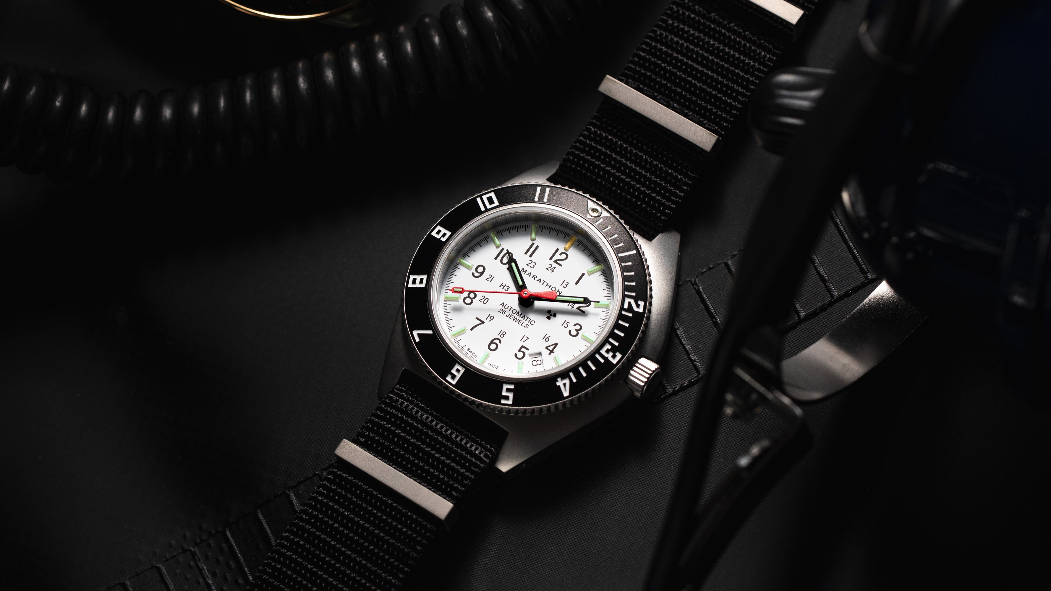 Steel Navigator de 41 mm (SSNAV) sur kit de bracelet en caoutchouc noir 3 pièces image