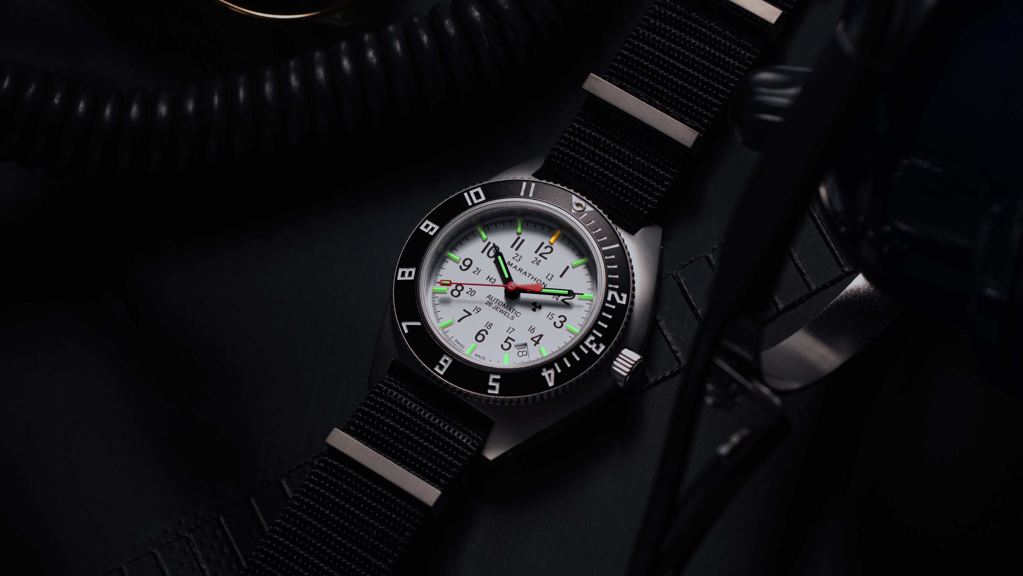 Steel Navigator de 41 mm (SSNAV) sur kit de bracelet en caoutchouc noir 3 pièces image