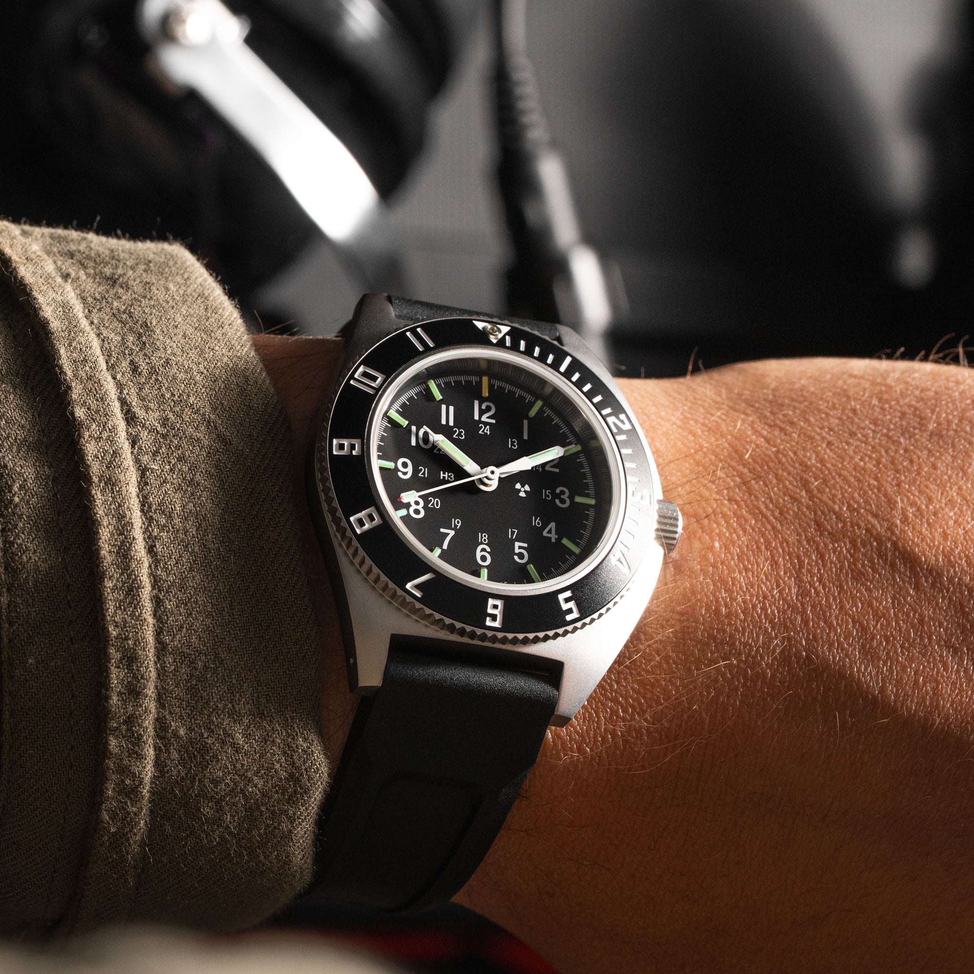 41mm Steel Navigator Automatic (SSNAV Auto) on 3-Piece Rubber Strap Kit