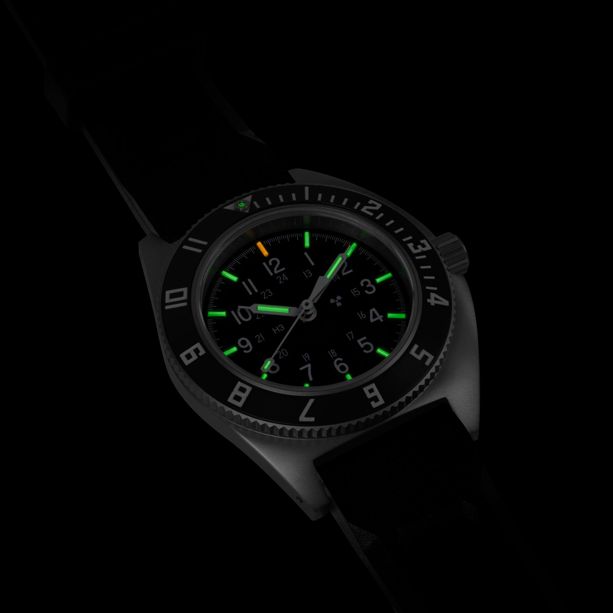 41mm Steel Navigator Automatic (SSNAV Auto) on 3-Piece Rubber Strap Kit